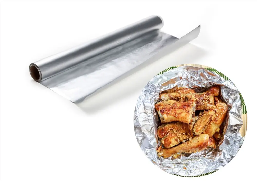 Gói thịt bằng giấy bạc là cách bảo quản thịt xiên nướng qua đêm hiệu quả, giữ được hương vị đặc trưng của món BBQ
