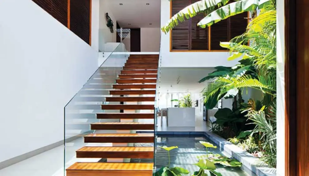 Không gian xanh trong nhà với nhiều cây giúp lọc không khí, khử mùi hôi hiệu quả