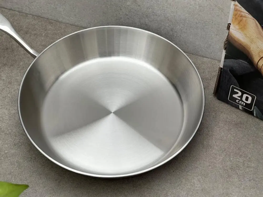 Quá trình tôi chảo không bắt buộc nhưng sẽ giúp tăng độ bền cho chảo