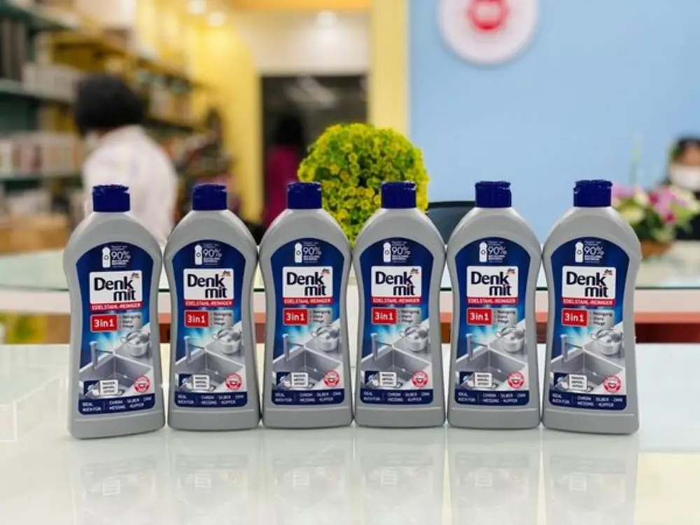 Dung dịch chuyên dụng là giải pháp mạnh mẽ cho việc vệ sinh chảo inox bị bám bẩn nặng hoặc cháy khét