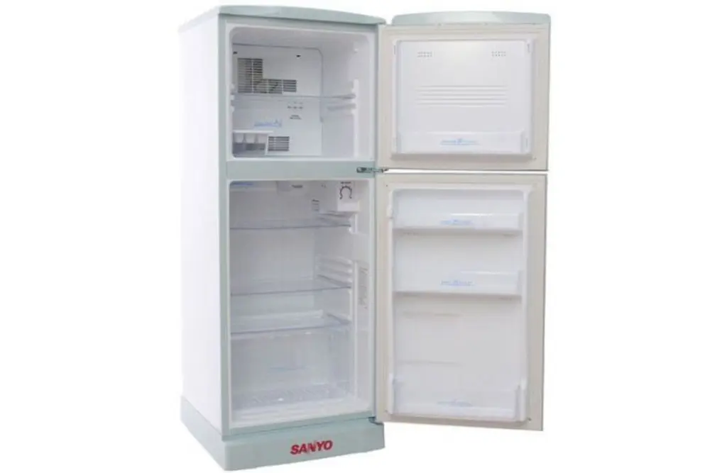 Trước khi sử dụng tủ lạnh mới mua về cần được mở cửa thông thoáng để loại bỏ các mùi khó chịu