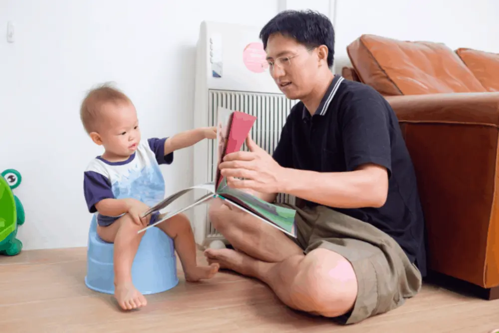 Ba mẹ cho bé xem tranh vẽ minh hoạ về việc ngồi bô