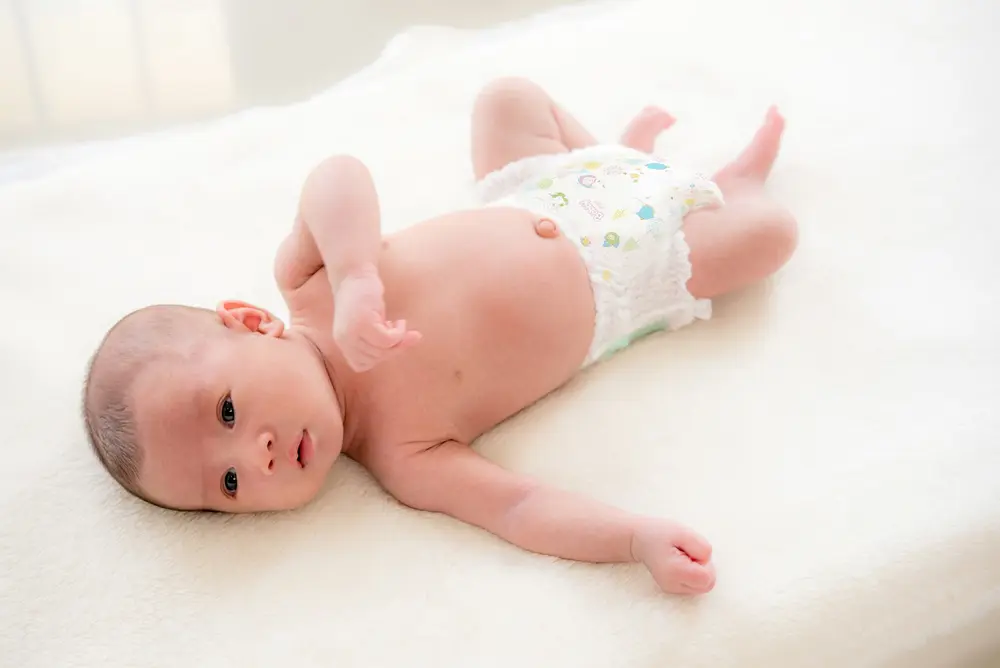 Bé từ 3 tháng tuổi có thể sử dụng tã, bỉm quần size S