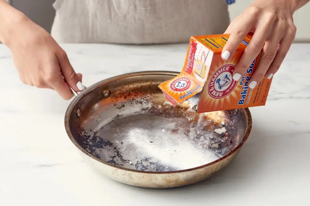 Baking soda là "cứu tinh" cho những chiếc chảo chống dính bị cháy khét