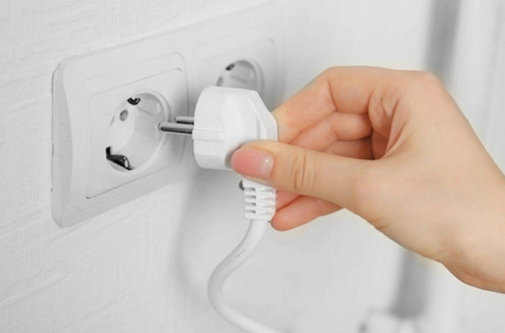 Tủ đông nên có ổ cắm riêng để tránh gặp sự cố gây gián đoạn hoạt động kinh doanh