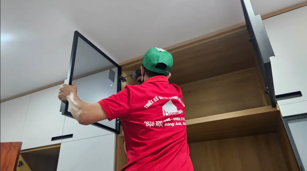 Hệ thống tủ kệ có kết cấu vững chắc giúp hạn chế tối đa các rủi ro hư hỏng khi trẻ vui chơi trong phòng